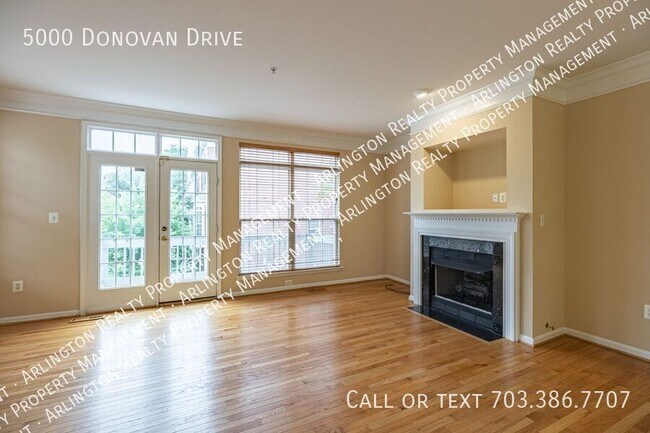 Building Photo - 5000 Donovan Dr