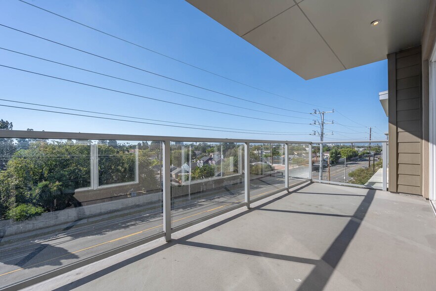 Building Photo - 5851 W 88th St