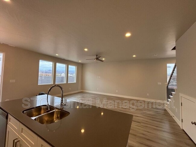 Building Photo - 1085 S 4380 W