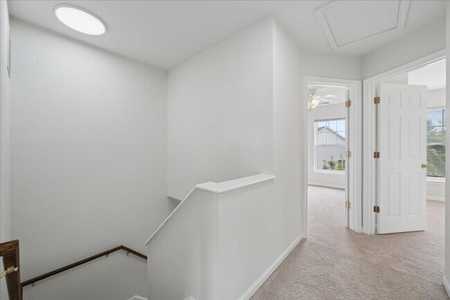 Building Photo - 442 Blossom Ln