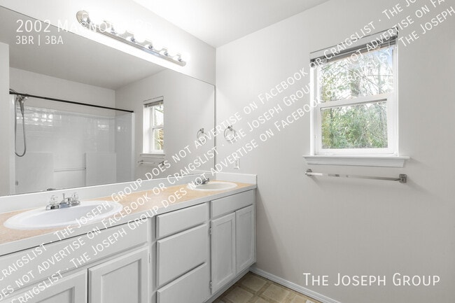 Building Photo - 2002 Magnolia Rd