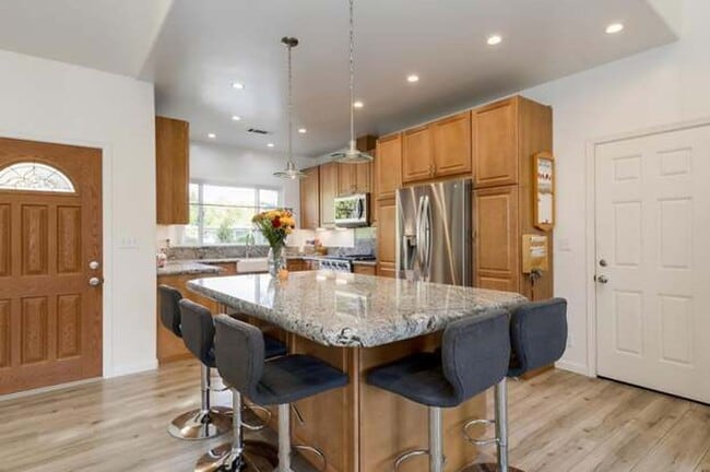 Building Photo - BRIGHT, OPEN LAYOUT SUNNYVALE HOME