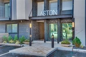 Building Photo - 2800 Douglas Ave