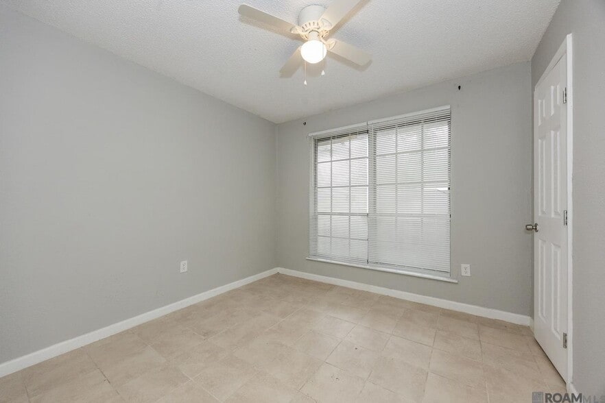 Building Photo - 7224 Meadow Park Ave