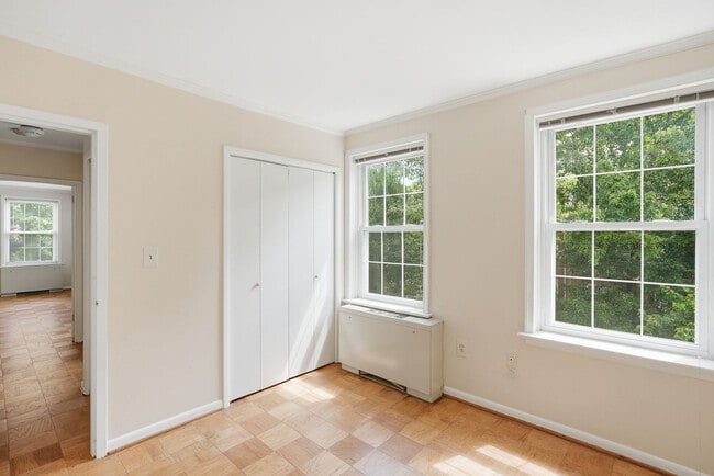 Building Photo - 3535 Chevy Chase Lake Dr