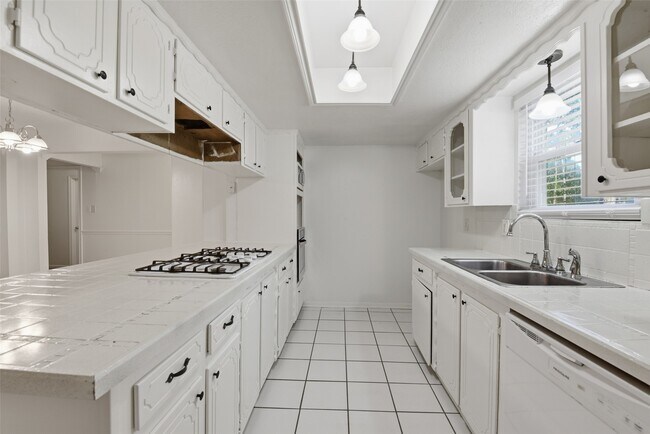 Building Photo - 2115 Oak Shores Dr
