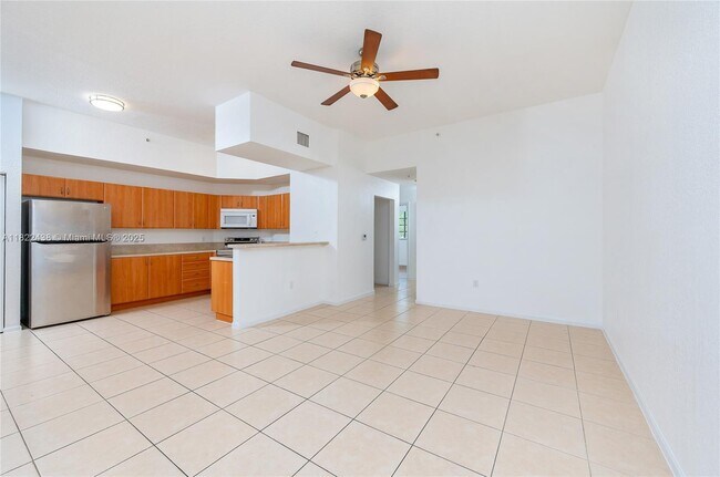 Building Photo - 2851 Riverside Dr