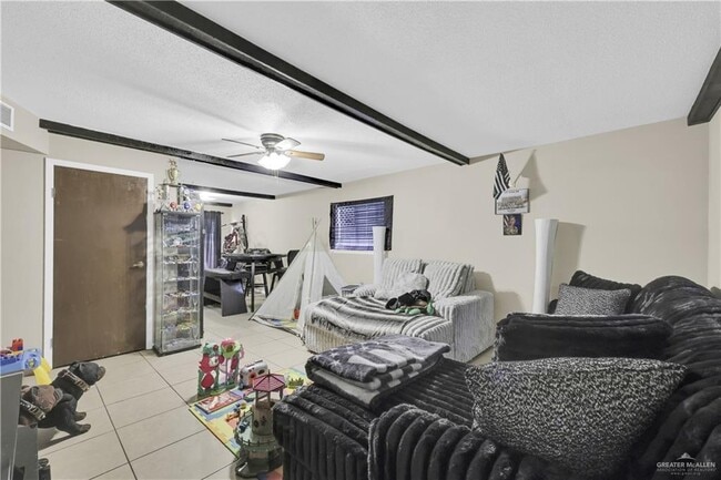 Building Photo - 25 Fern Ave W