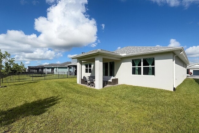 Building Photo - 14406 SW Skye Dr