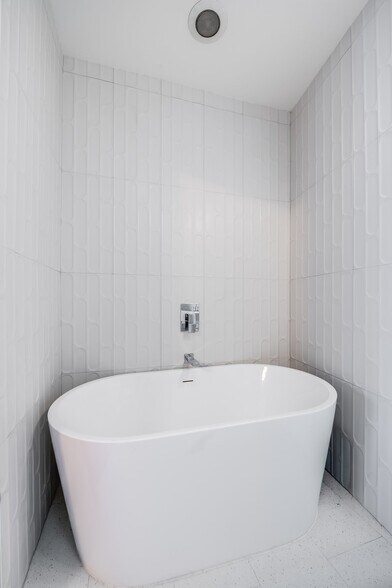 Building Photo - 2431 Carman Crest Dr