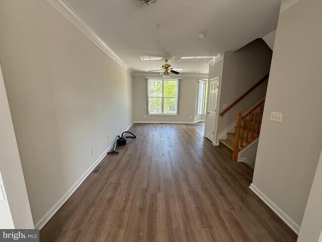 Building Photo - 5714 Goldfinch Ct