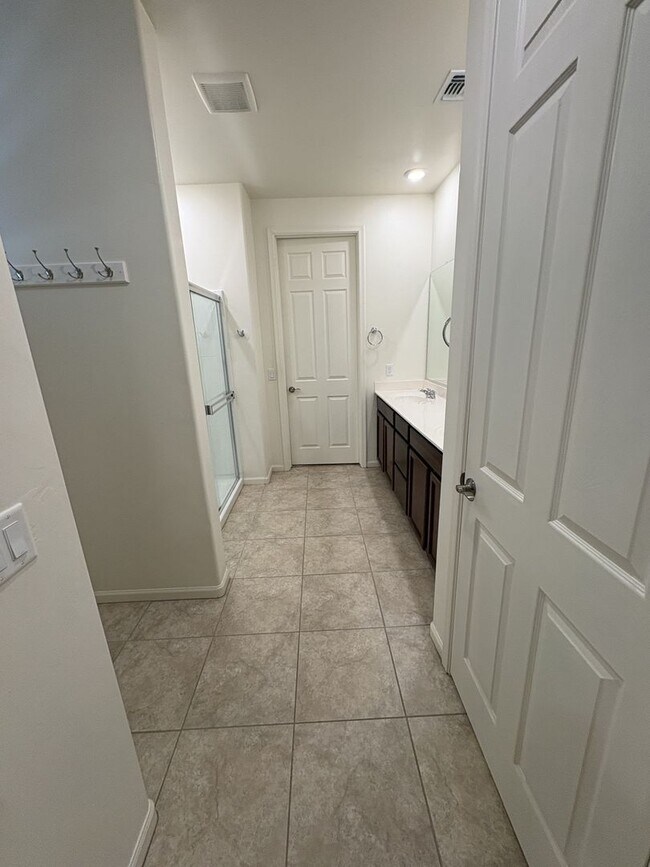 Building Photo - Four bedroom beauty in Star Valley