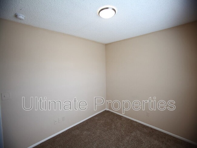 Building Photo - 6938 W Cochise Dr