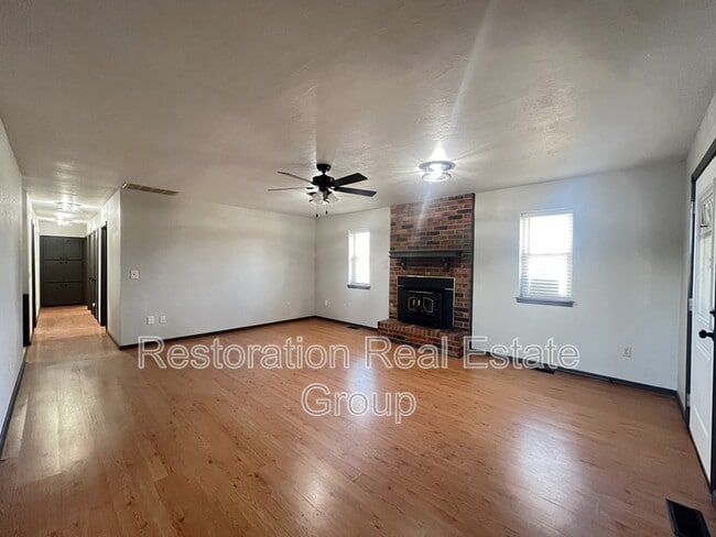 Building Photo - 819 N2964 Rd