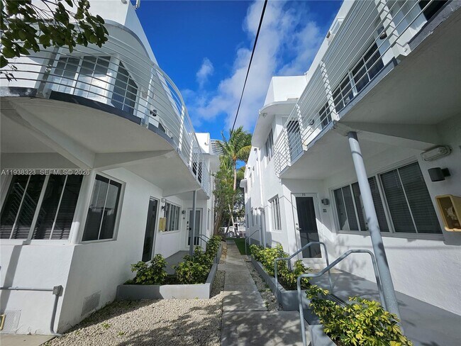 Building Photo - 557 Michigan Ave