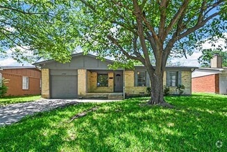 Building Photo - 1505 Valley View St