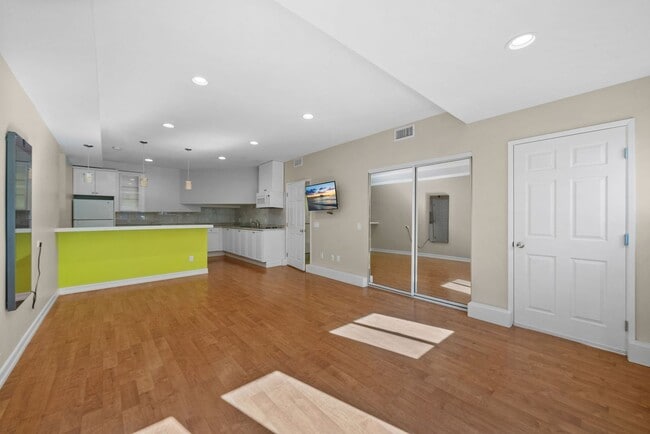 Building Photo - Custom Del Cerro Home with Views