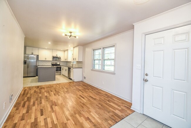 Building Photo - 9 Castlewood Dr