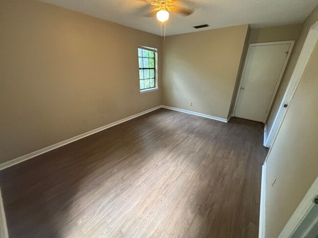 Building Photo - 4x2 large home for rent!