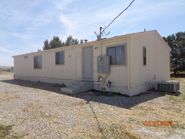 Building Photo - Country Living 3 bedroom 2 bathroom offering 1344 sq. ft.