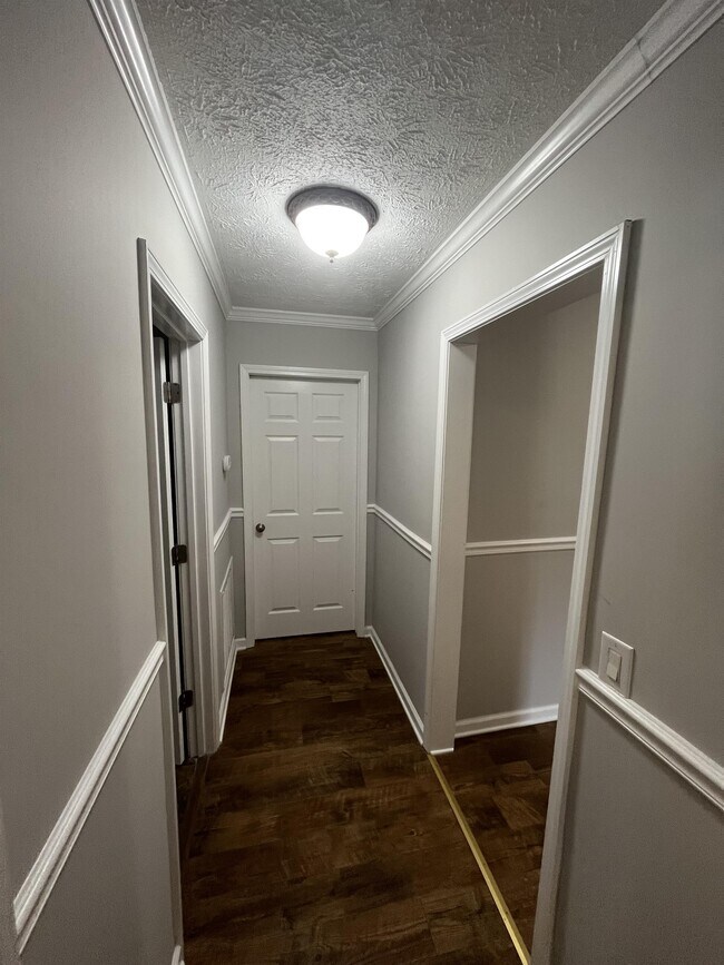 Building Photo - 306 Forest Hills Dr