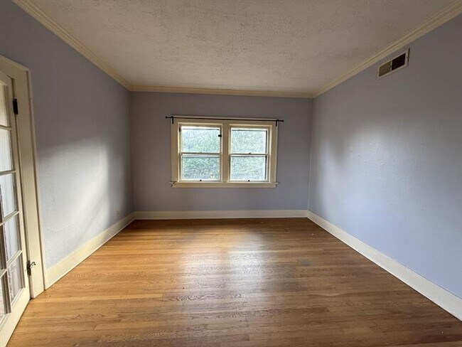 Building Photo - 2440 SW 5th Ave