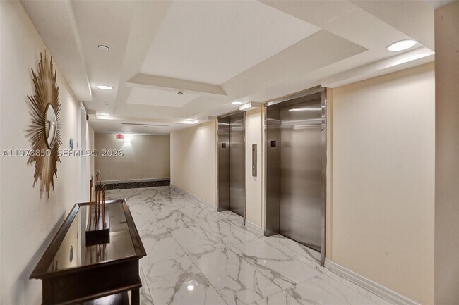 Building Photo - 6917 Collins Ave
