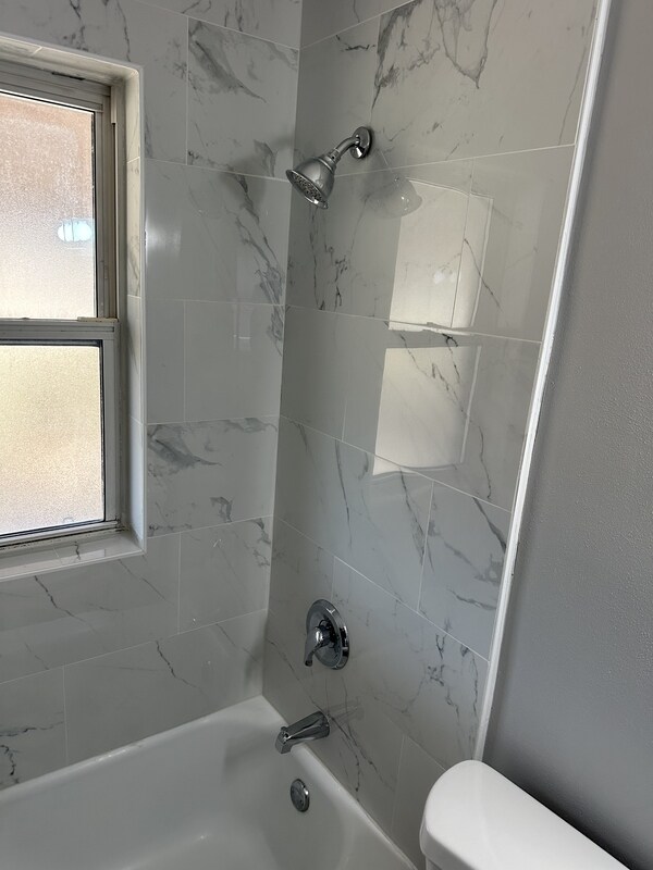 Building Photo - 1475 W Duchesne Dr