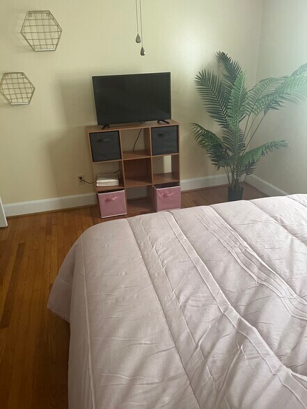 Bedroom - 465 Meadstown Rd