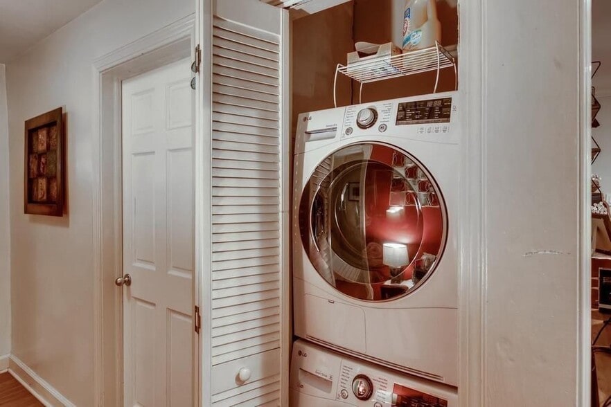 Building Photo - 2050 Sylvania Dr