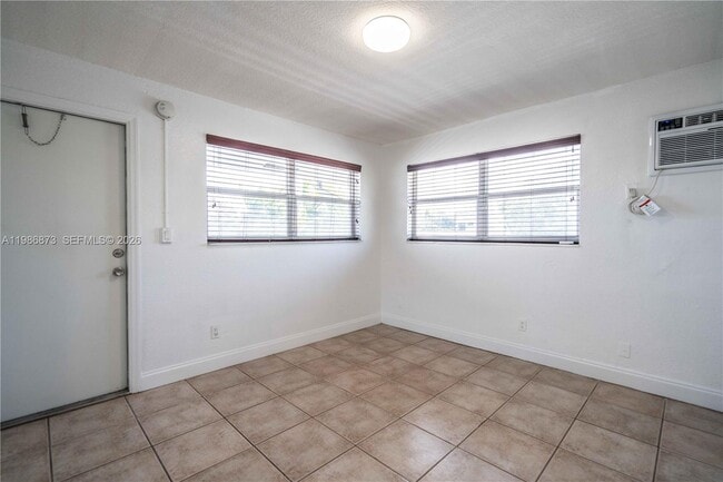 Building Photo - 715 NE 6th St