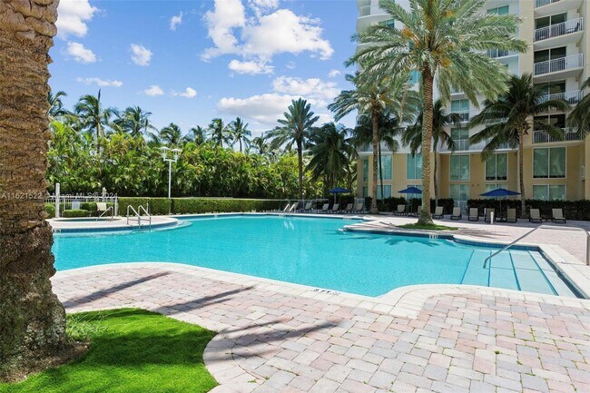 Building Photo - 1745 E Hallandale Beach Blvd