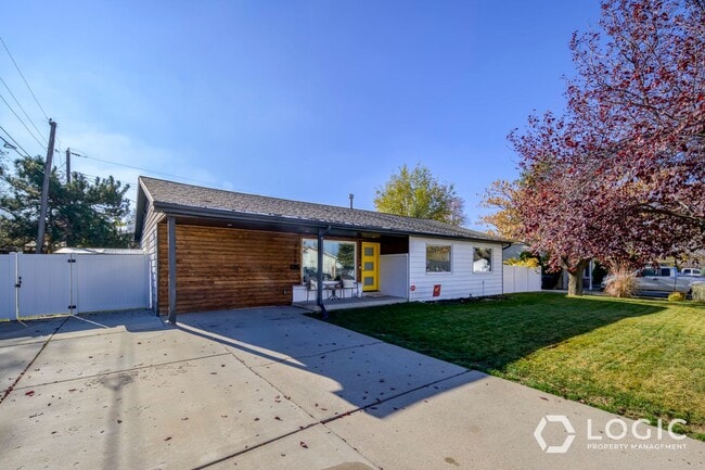 Building Photo - Stunning Home in Cottonwood Heights!!
