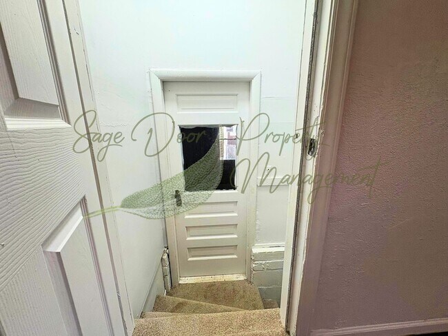 Building Photo - 5 BEDROOM IN INDEPENDENCE!!!