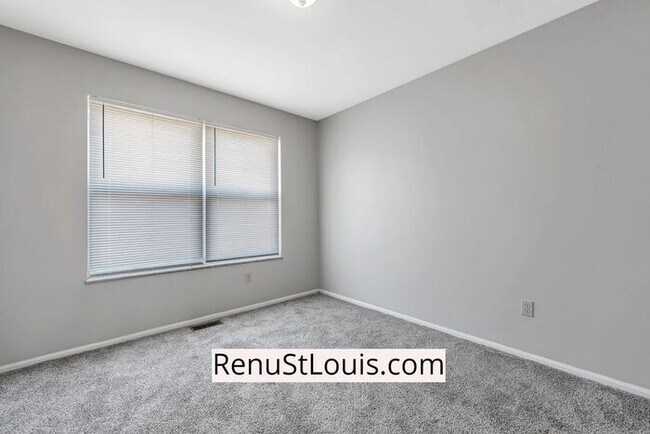 Building Photo - Now Available 3 bedroom 2.5 baths