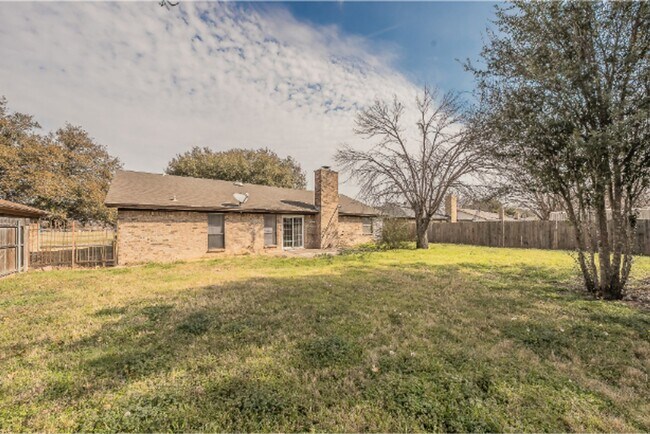 Building Photo - 6753 Spoonwood Ln