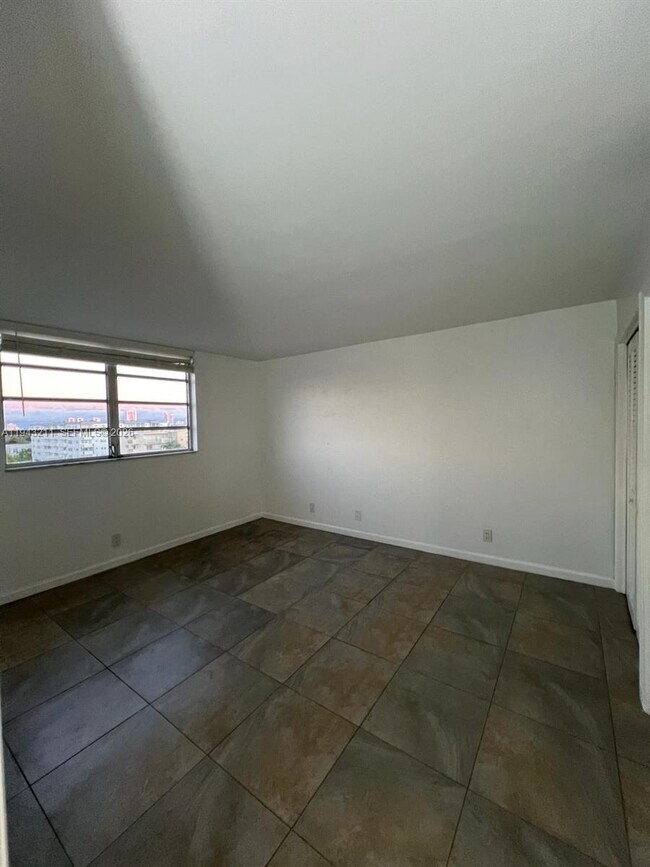 Building Photo - 1811 Jefferson St