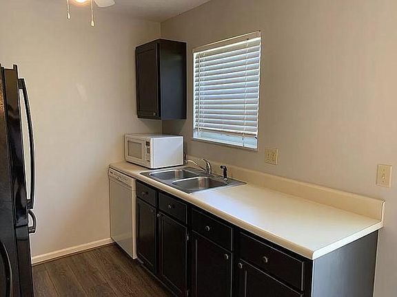 Building Photo - 2030 Silverbrook Dr