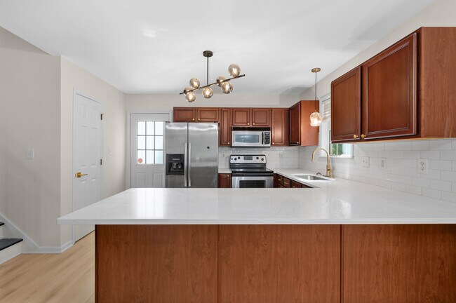 Building Photo - 305 Dearing Dr