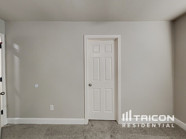 Building Photo - 4007 Anton Dr