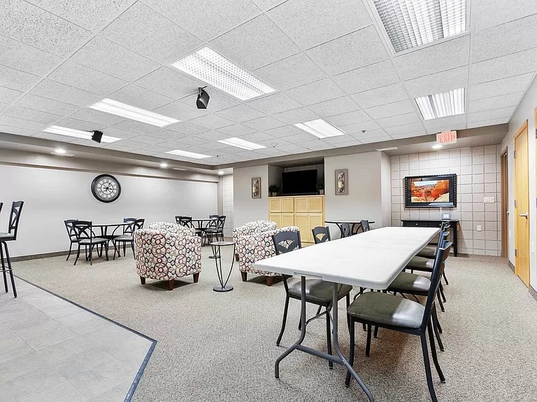 Building Photo - 400 N Richmond St