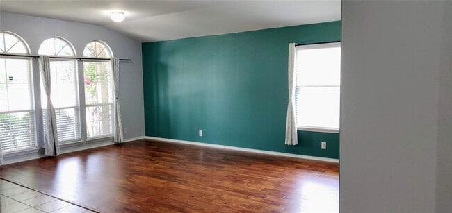 Building Photo - 309 Riverine Way