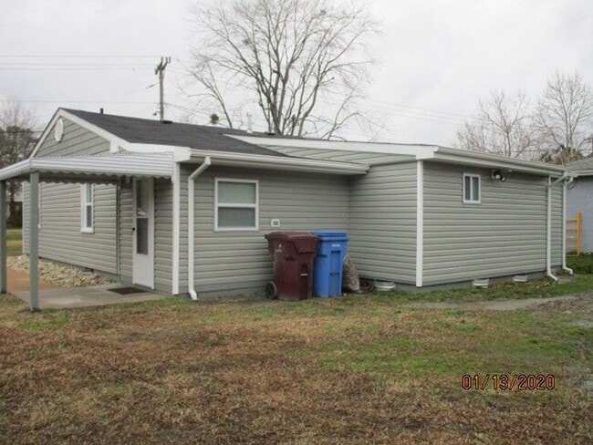 Building Photo - Deep Creek South