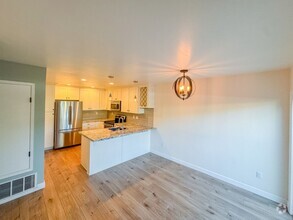 Building Photo - Completely Remodeled 2 Bed, 2.5 Bath End-U...