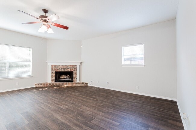 Building Photo - 6107 John Chisum Ln