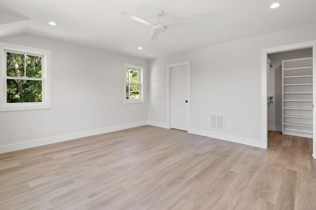 Building Photo - Modern Two-Story Home in West Asheville!