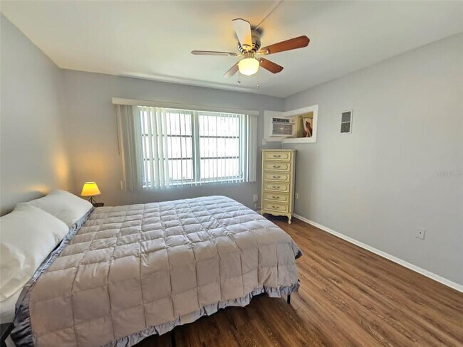 Building Photo - 2028 Canal Dr