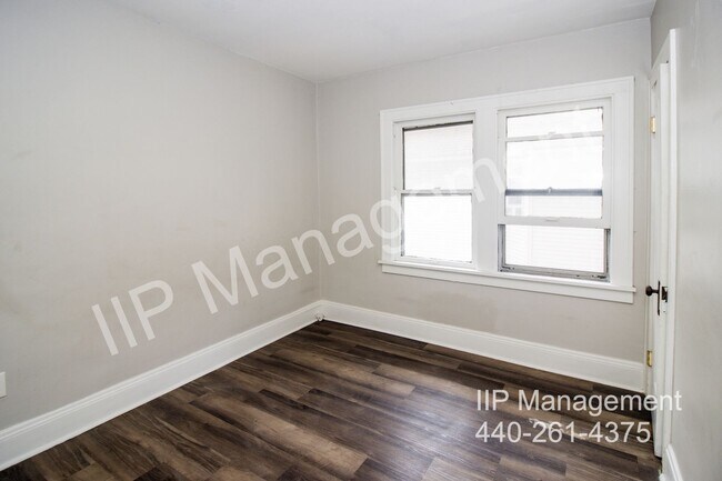 Building Photo - 3204 W 92nd St