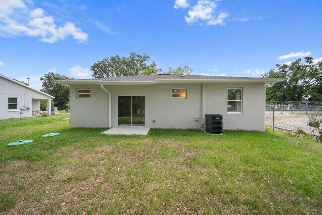 Building Photo - Brand New Home located in the heart of Tampa!