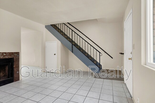 Building Photo - 4312 Lynnann